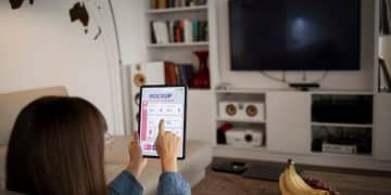 Streaming Service Data Usage: Reduce Bandwidth Consumption - Cover Image
